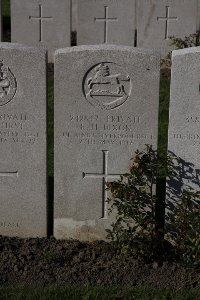 Lijssenthoek Military Cemetery - Dixon, R H