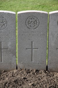Lijssenthoek Military Cemetery - Dore, Harold William
