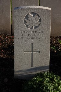 Lijssenthoek Military Cemetery - Doucett, T J