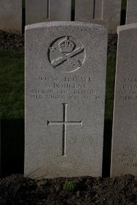Lijssenthoek Military Cemetery - Douglas, E