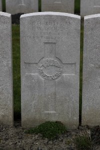 Lijssenthoek Military Cemetery - Douglas, Frederick William