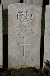 Lijssenthoek Military Cemetery - Easter, J J