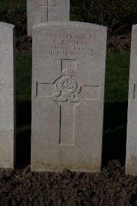 Lijssenthoek Military Cemetery - Easton, A
