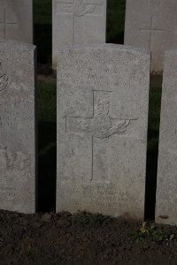 Lijssenthoek Military Cemetery - Edge, R