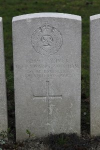 Lijssenthoek Military Cemetery - Edwards-Woodham, George Charles