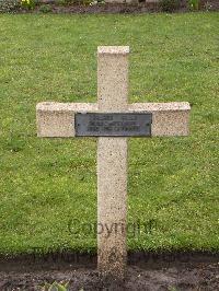 Lijssenthoek Military Cemetery - Edwards, Clare