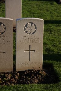Lijssenthoek Military Cemetery - Edwards, H S W