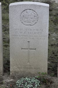 Lijssenthoek Military Cemetery - Elliott, Christopher