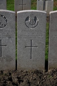 Lijssenthoek Military Cemetery - Elliott, Robert