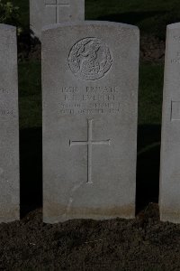 Lijssenthoek Military Cemetery - Everitt, P R