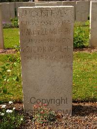 Lijssenthoek Military Cemetery - Evert, August