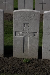 Lijssenthoek Military Cemetery - Fagg, W J
