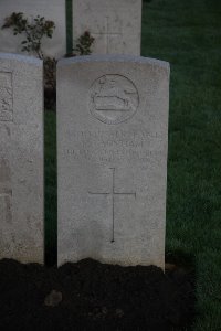 Lijssenthoek Military Cemetery - Farnham, E