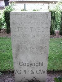Lijssenthoek Military Cemetery - Fischer, Albert