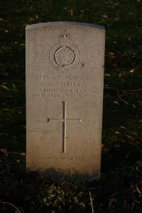 Lijssenthoek Military Cemetery - Fisher, A