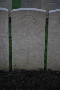 Lijssenthoek Military Cemetery - Forward, H E