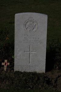 Lijssenthoek Military Cemetery - Fosdick, John Hyland
