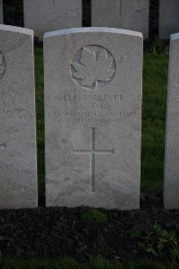 Lijssenthoek Military Cemetery - Fox, A