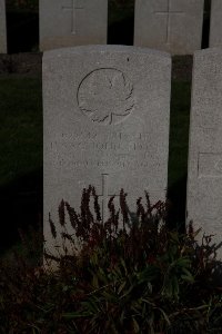 Lijssenthoek Military Cemetery - Frost, Isaac John