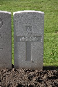 Lijssenthoek Military Cemetery - Fuggle, O L