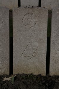 Lijssenthoek Military Cemetery - Garbutt, L
