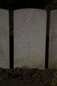Lijssenthoek Military Cemetery - Garnham, J