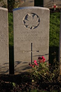 Lijssenthoek Military Cemetery - Gaspe, J
