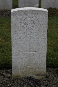Lijssenthoek Military Cemetery - Gibson, N