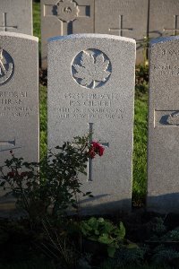 Lijssenthoek Military Cemetery - Gilbert, P S