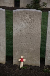 Lijssenthoek Military Cemetery - Gilder, T W