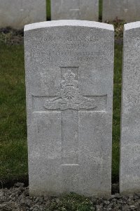 Lijssenthoek Military Cemetery - Giles, Walter