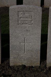 Lijssenthoek Military Cemetery - Gill, A
