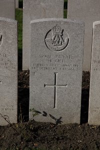Lijssenthoek Military Cemetery - Gill, Hemingway