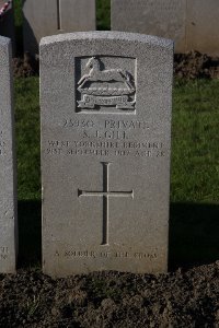 Lijssenthoek Military Cemetery - Gill, S J