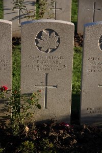 Lijssenthoek Military Cemetery - Gillard, J E