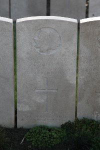 Lijssenthoek Military Cemetery - Gillon, Edward