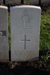 Lijssenthoek Military Cemetery - Ginger, J