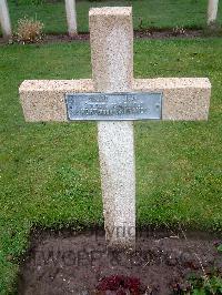 Lijssenthoek Military Cemetery - Girard, Jean
