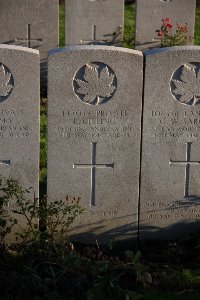 Lijssenthoek Military Cemetery - Girling, Ernest