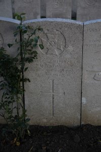Lijssenthoek Military Cemetery - Glover, M