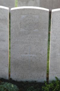 Lijssenthoek Military Cemetery - Golden, J