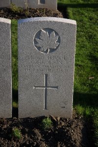 Lijssenthoek Military Cemetery - Gordon, Clarence Earl