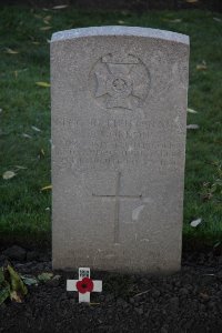 Lijssenthoek Military Cemetery - Gordon, Peter