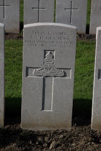 Lijssenthoek Military Cemetery - Gradidge, Arthur James Herbert