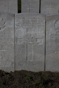 Lijssenthoek Military Cemetery - Graves, Herbert