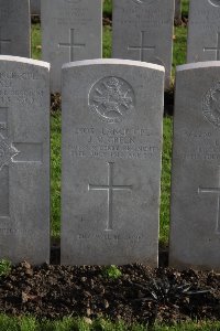 Lijssenthoek Military Cemetery - Green, J V