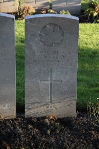 Lijssenthoek Military Cemetery - Green, M B