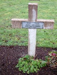 Lijssenthoek Military Cemetery - Groby, Pierre