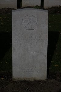 Lijssenthoek Military Cemetery - Gullen, Richard John Henry