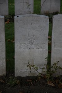 Lijssenthoek Military Cemetery - Hall, F E
